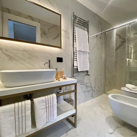 בית הארחה Salemare & 4*