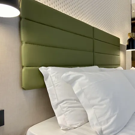 בית הארחה Salemare & 4*